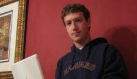 38 dollár lett egy Facebook-részvény - Zuckerberg betört a gazdaglistára (videóval)