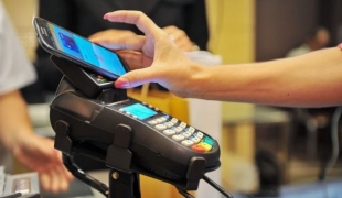 Új világ a fizetésben – ezek után te sem akarsz majd készpénzt használni