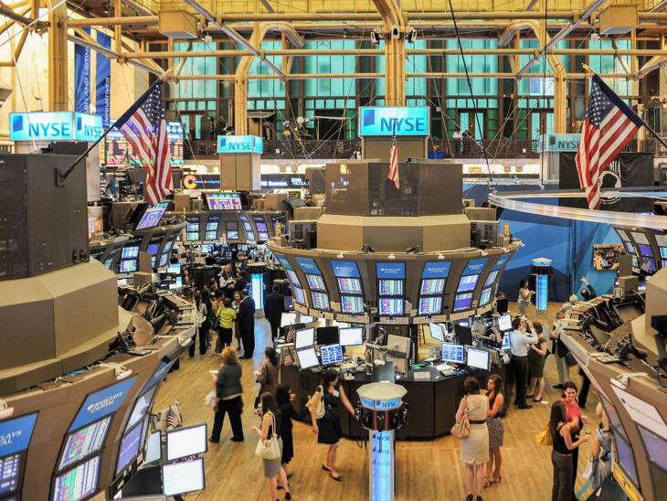 Mínuszban nyitottak a tőzsdék, Budapesten is esnek a részvények