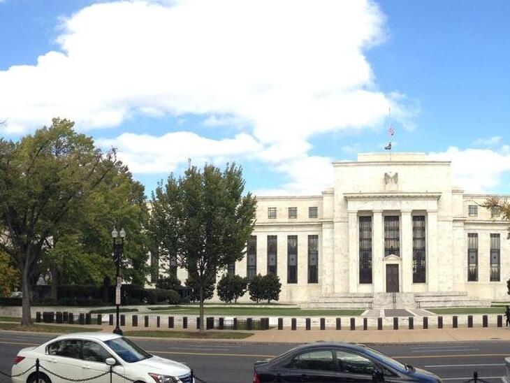 Szokatlan időpontban dönthetnek az amerikai kamatról