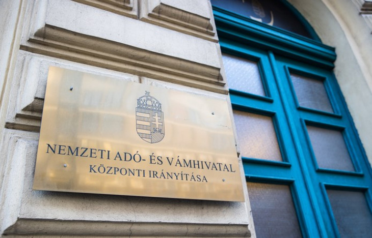 Elárulta a NAV, miért tartják Budapesten a hét ukrán pénzszállítót