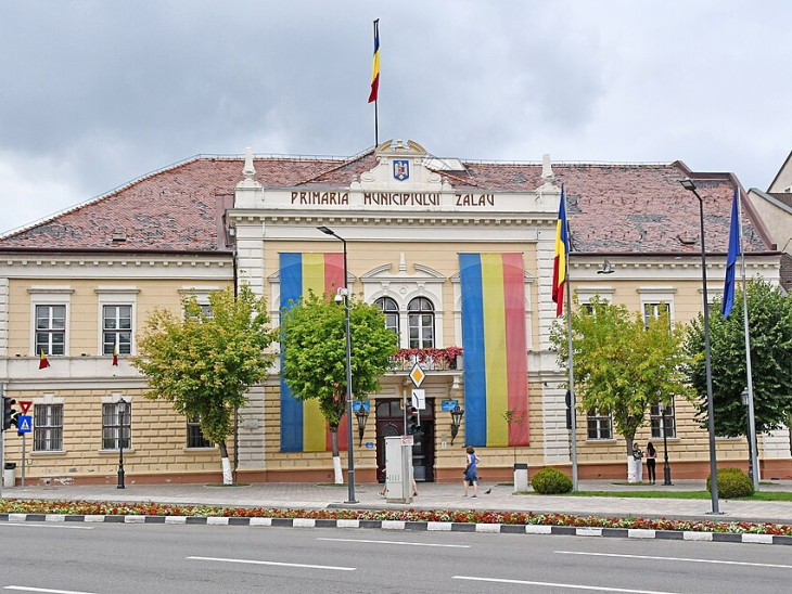 Végre elkészült az első kínai út Romániában, mégis áll a bál