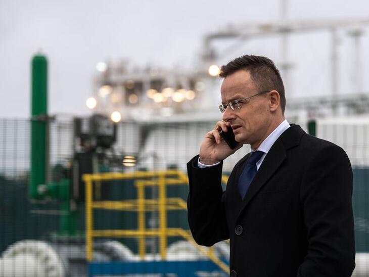 Szijjártó Péter telefonon tárgyalt orosz kollégájával