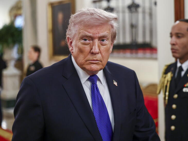 Trump mégis inkább a középkorba bombázná Iránt, Európát meg a sorsára hagyná