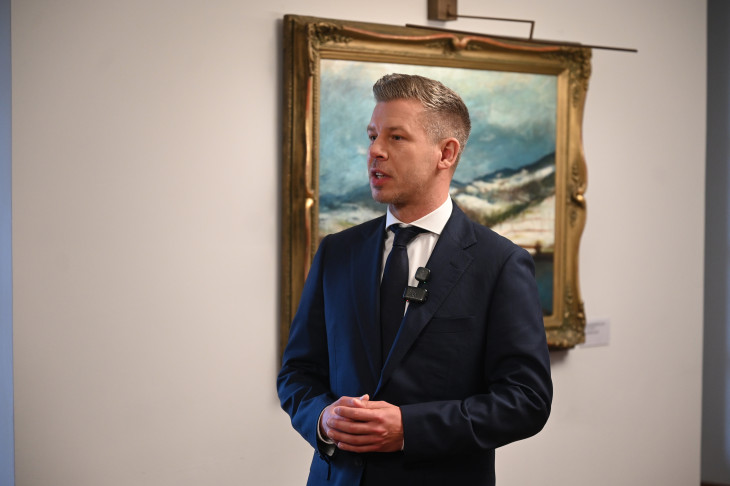 Különleges tárlatvezetést tartott Magyar Péter