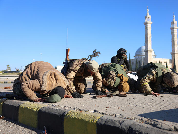 Szíria több ezer katonát vezényelt a libanoni határra