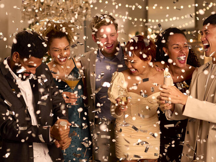  Pezsgőben fürdenek a tőzsdék, miután bejelentették a Hormuzi-szoros megnyitását