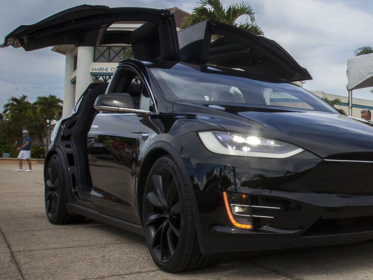 Terjed: a Tesla csodaautói már Magyarország közelében is önállóan száguldhatnak