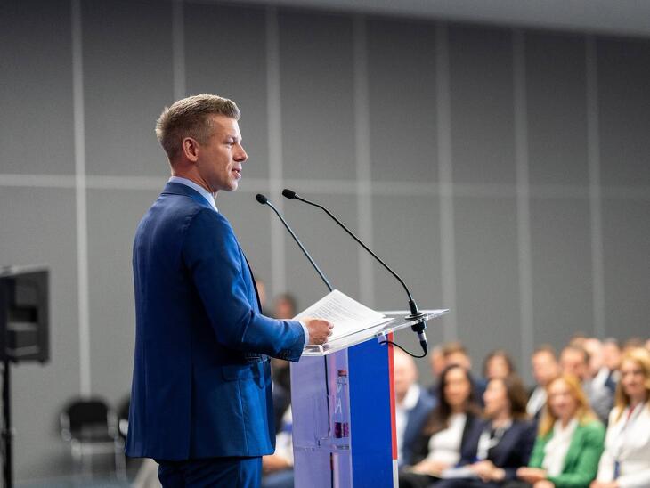 Magyar Péter szerint áron alul eladó a TV2, reagált a csatorna