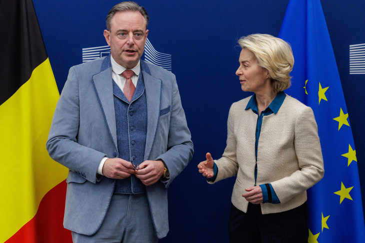 Már jogi lépésekkel is fenyegetik Ursula von der Leyent az orosz vagyon ügyében