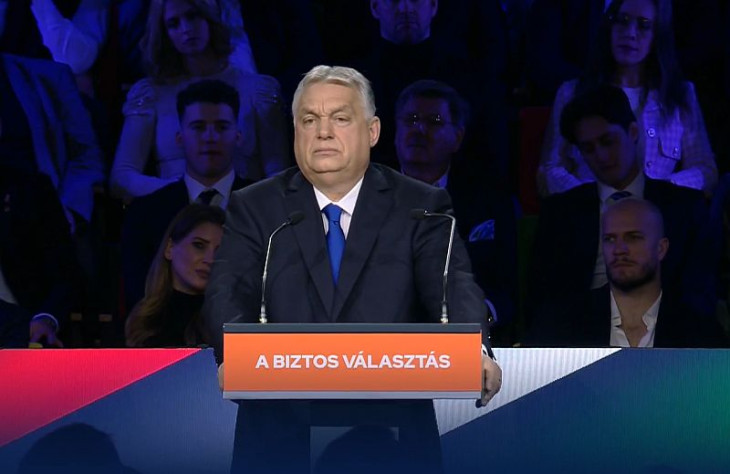 „A putyinozás primitív” – ezt üzente Orbán Viktor a szombati évértékelőn