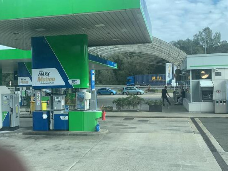 Nagy drágulás jöhet a benzinkutakon 