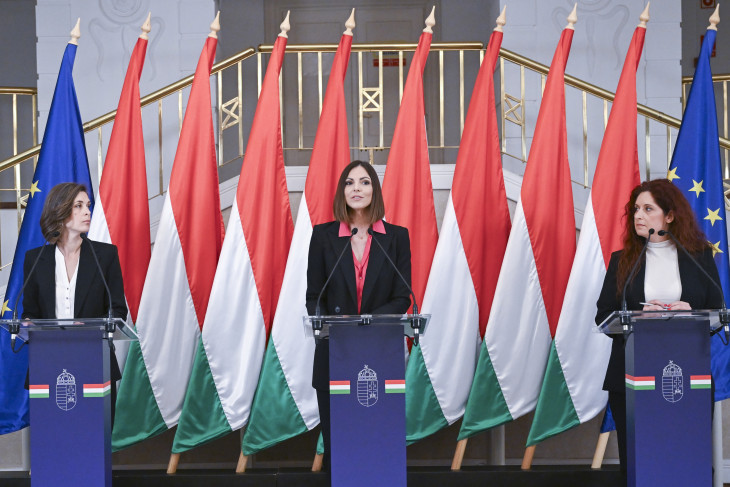 Kútba eshet Magyar Péter brüsszeli útja, Orbán Anita tömegével vonna vissza diplomata-útleveleket