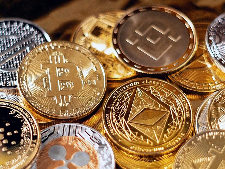 Leáll az egyik legnagyobb hazai kriptovaluta-közvetítő is az új szabályozás miatt