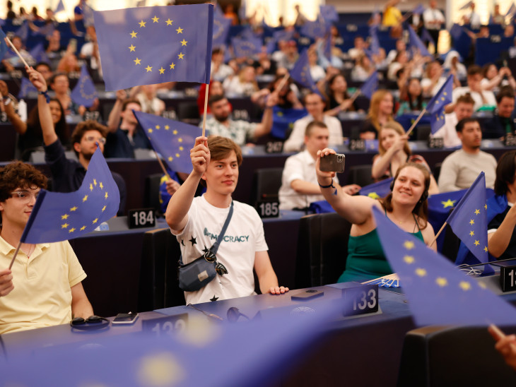 Vészjósló tanulmány: megrendült a hite a demokráciában sok európai fiatalnak