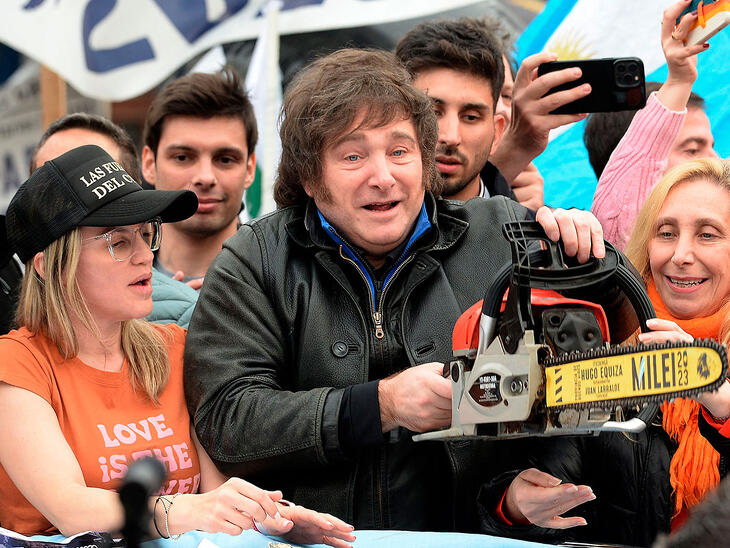 A láncfűrészes elnök a durva megszorítások ellenére is nagyot nyert – mutatjuk, miért