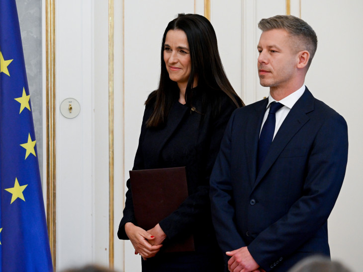 Zászlót bontott az új magyar külügyminiszter, de hagyott még néhány fehér foltot