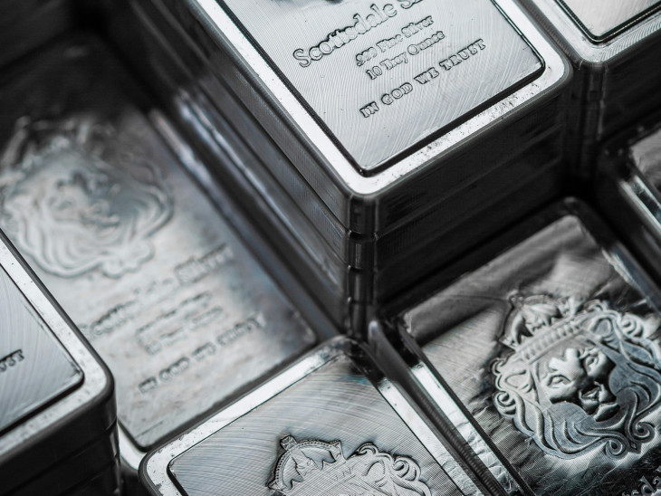 Fordul az ezüst, utcahossznyit verhet az aranyra