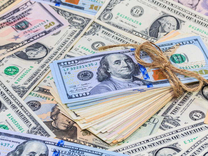 Zelenszkij: dollármilliárdokkal tömi Putyin zsebét az újabb háború