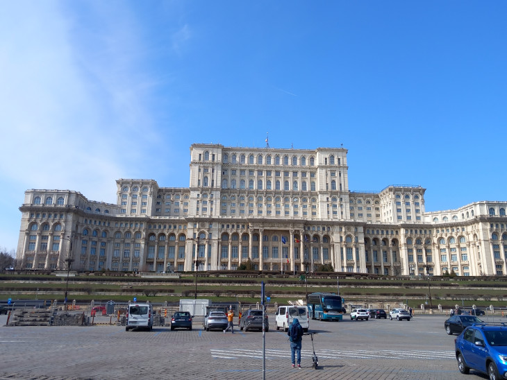 Újszerű óváros, kalapos túrófánk és alacsony árak – Bukarest megér egy hétvégét