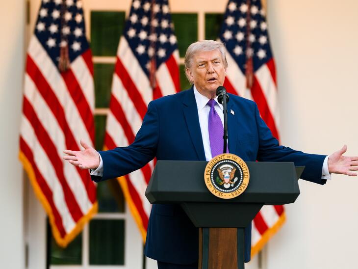 Trump besétált a vörös szőnyegen, elkezdődött az amerikai-kínai csúcstalálkozó