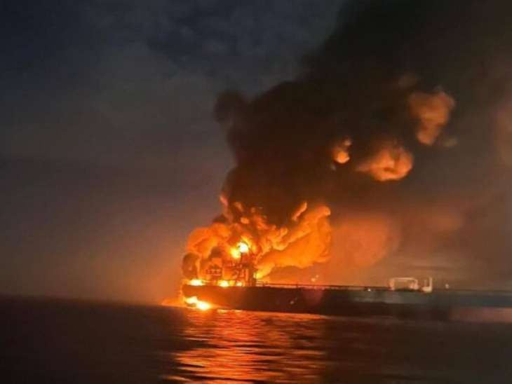 A tűzzel játszik a vízen Ukrajna – égnek az orosz árnyékflotta hajói