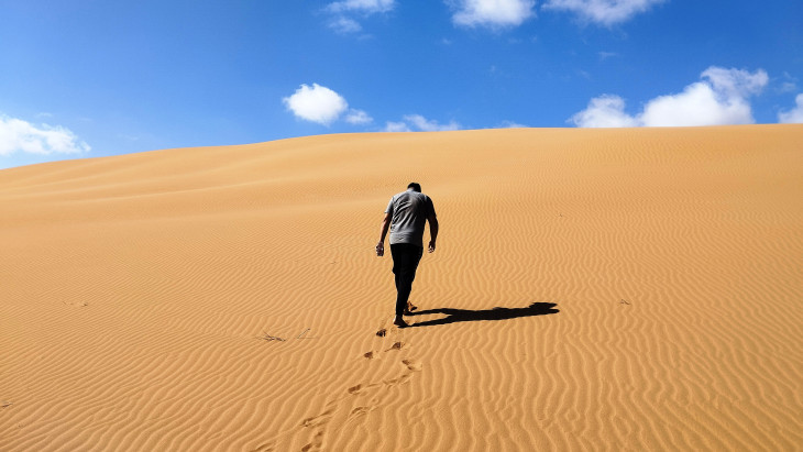 Gazdátlan sivatag, ahol a kávé valutával ér fel – zötyögés Nyugat-Szahara dűnéi között