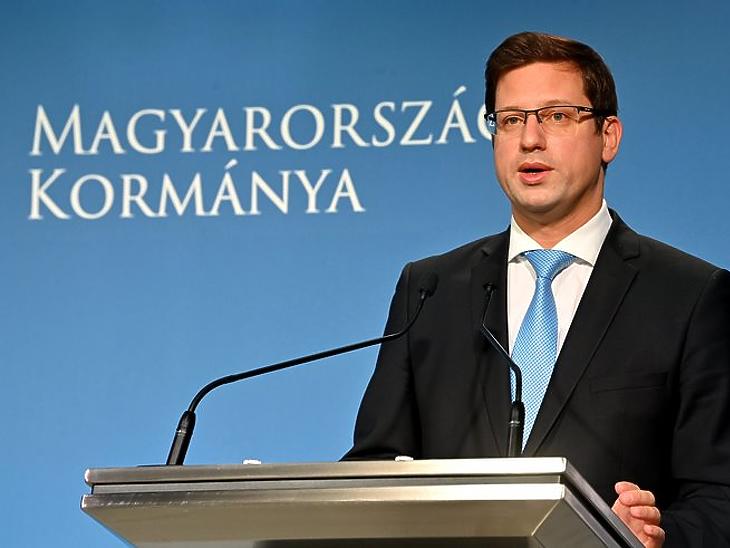 Kormányinfó: 4 millió oltott után lesz jelentősége a védettségi igazolványoknak