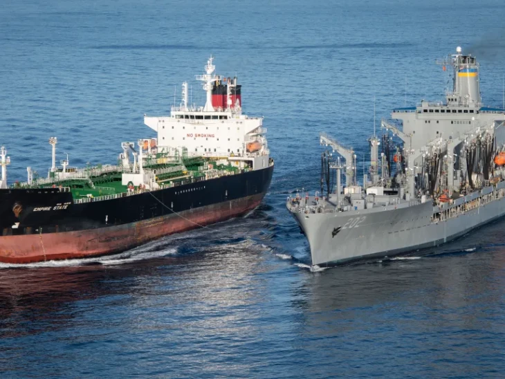 Megtankolni is nehezen tudja a hajóit az amerikai haditengerészet Iránnál