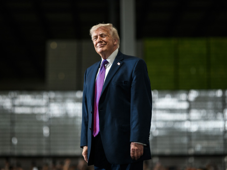 „Menjetek a szoroshoz és védjétek meg” – tényleg hátat fordít Trump az iráni háborúnak?