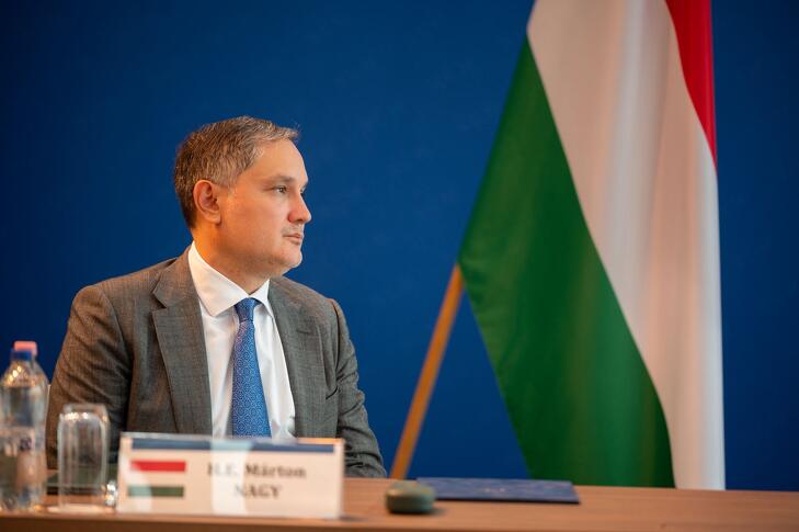 Jelentősen megemelné a kormány a bankadót – túl nagy a költségvetés hiánya