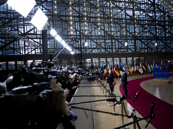 Így érkezett meg Orbán Viktor az EU-csúcsra – videó