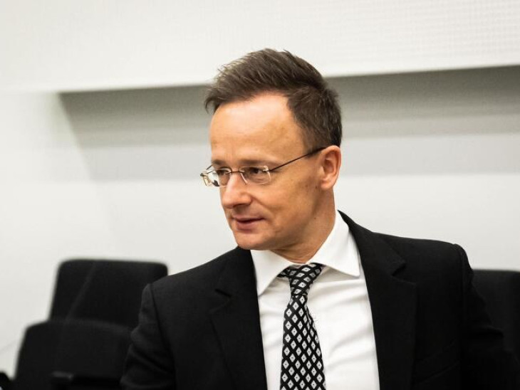 Kettővel több emberrel tér haza Szijjártó Péter gépe Moszkvából 