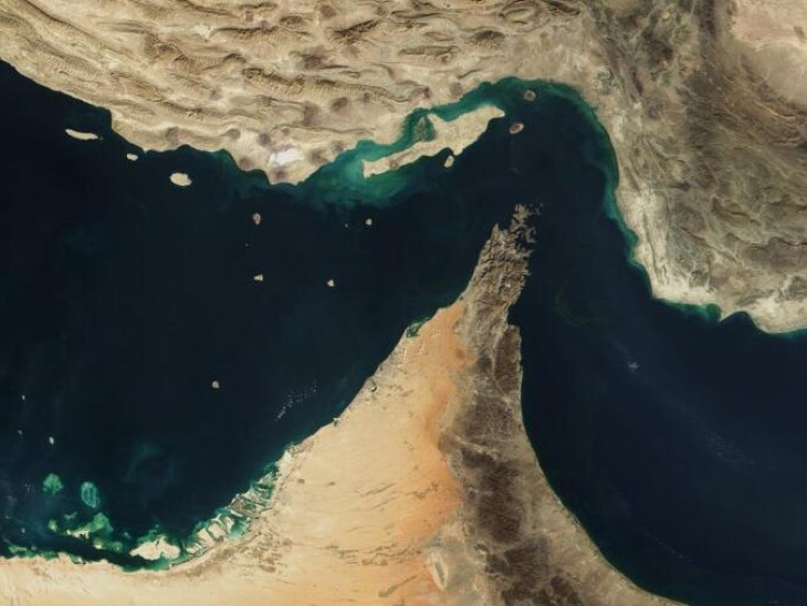 Már a Hormuzi-szoroson áthaladó hajókat támadják