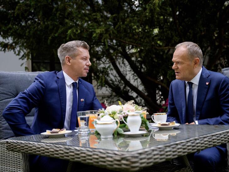 Donald Tuskék vagy Magyar Péterék? Ki vitte haza gyorsabban az EU-s forrásokat?