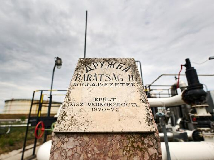 Zelenszkij elárulta mikor fejezik be a Barátság kőolajvezeték javítását