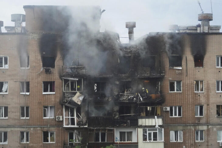 Két gyereket is megölt a lakóházba csapodó orosz rakéta