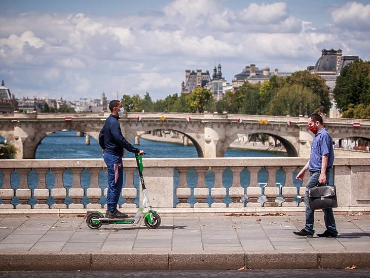 Totális maszkszigor jöhet Párizsban – baseball ütőkkel verték meg a maszk viselését kérő férfit