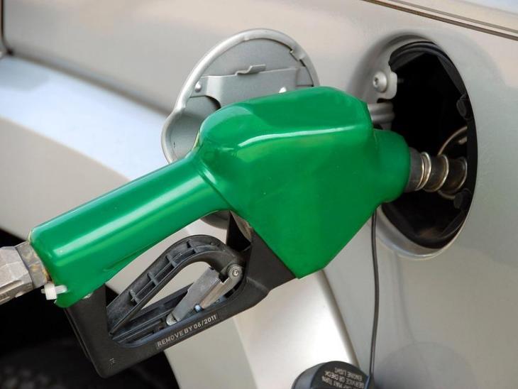 Olcsóbb lesz a benzin és a gázolaj a nem hatósági árakon tankolóknak