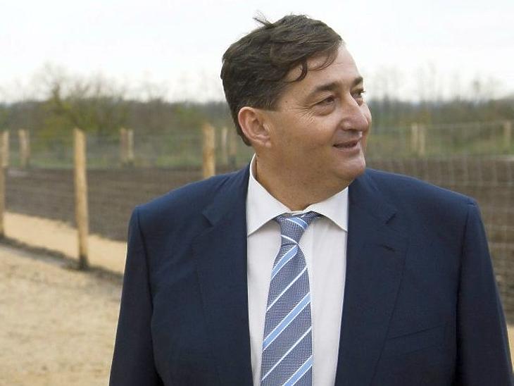 Kétszáz zsák búzát dob be a közösbe Mészáros Lőrinc