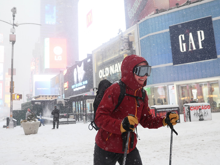 Teljes káoszt hozott a hó az Egyesült Államokban, százezrek áram nélkül