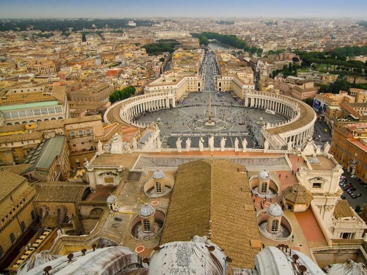 Rendkívüli biztonsági készültség lépett életbe a Vatikánban és Rómában