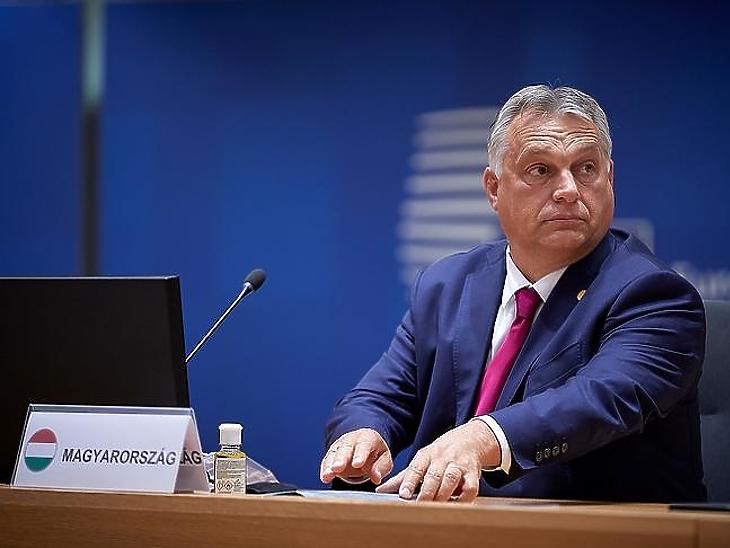Itt a bejelentés: megszavazta a módosítást a Néppárt, távozik a Fidesz a frakcióból