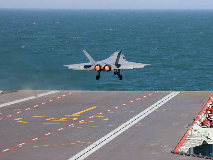 Kína a tengeren is beledobja a kesztyűt az amerikaiak arcába