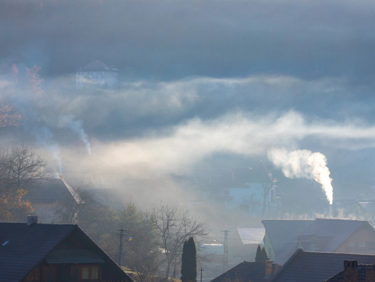 Követendő példa: sok ezer életet mentett meg egy lengyel város a szilárd tüzelőanyagok betiltásával