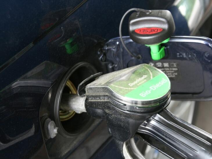 Itt a fordulat? Péntektől olcsóbb lesz a tankolás