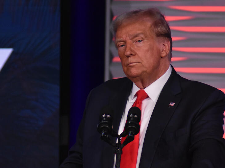 Olyan választ kapott Donald Trump Samuel L. Jacksontól, hogy a fal adja a másikat