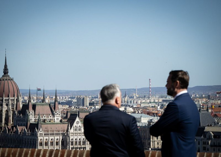 J. D. Vance fejest ugrott a kampányba Orbán Viktor újraválasztásáért