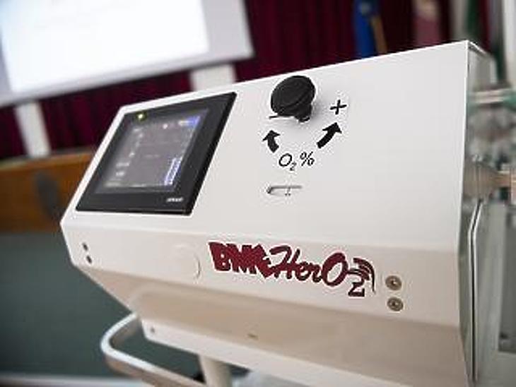 Milliárdokból épít lélegeztetőgép raktárat az Orbán-kormány