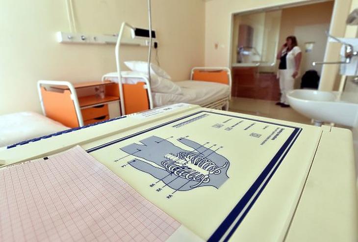 Az egri kórházban 10 hónapot kell várni térdműtétre